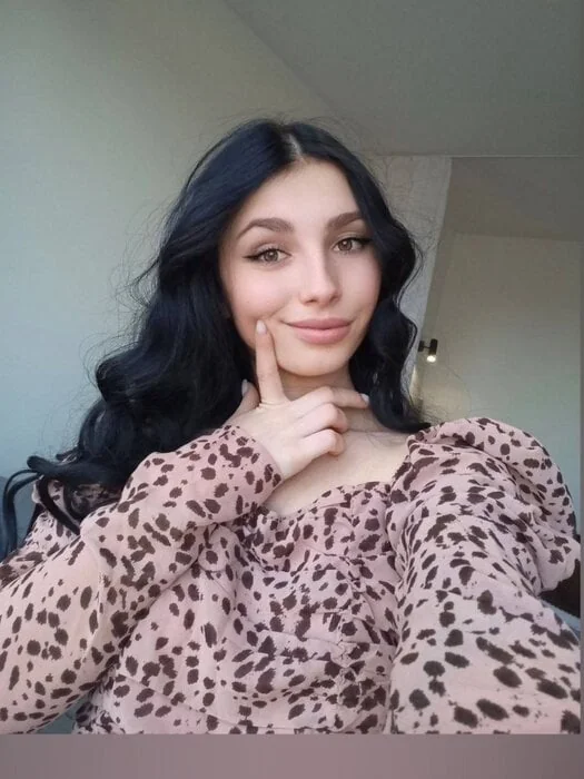 Julia Stompson OnlyFans exclusive content creator