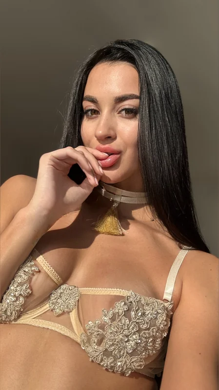 Ariana❤️ OnlyFans creator with exclusive content