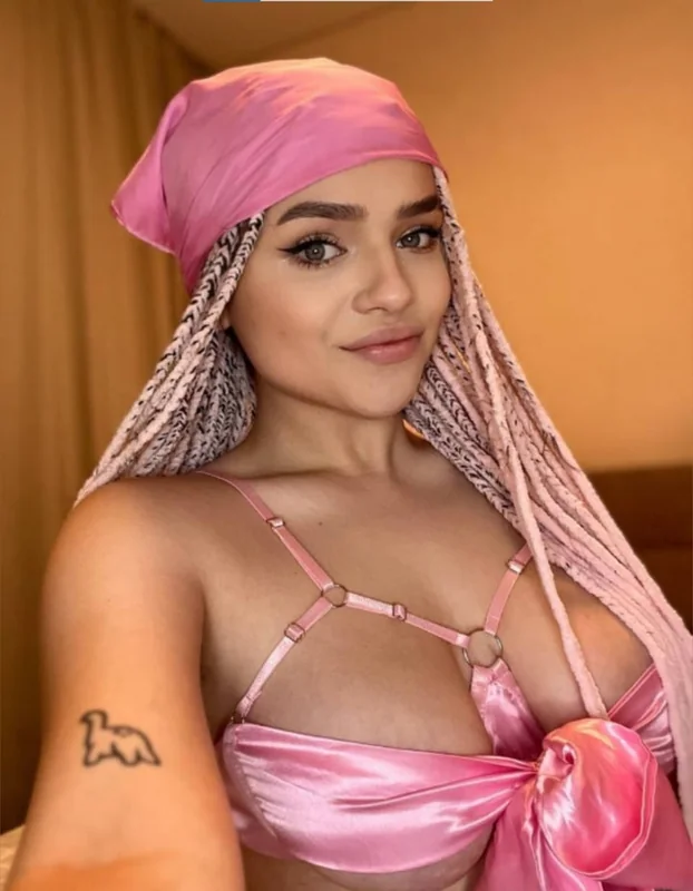 Adri OnlyFans Curvy Creator