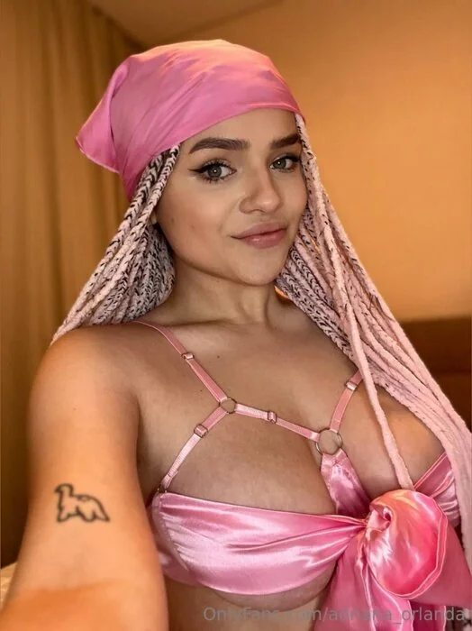 Adriana OnlyFans creative soul