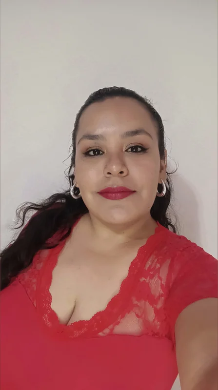 Aepril OnlyFans creator with curvy figure