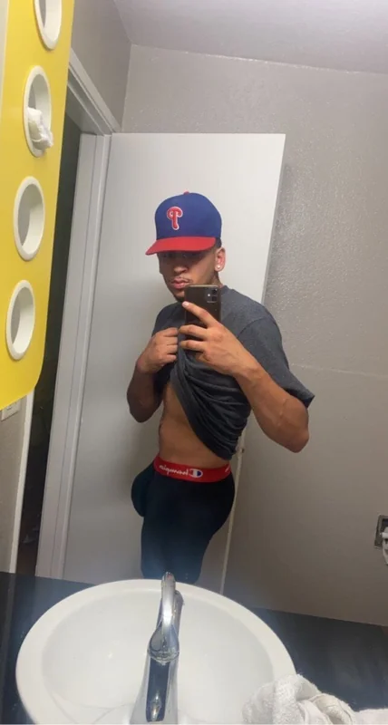 Aktivenattraktive OnlyFans athletic male creator