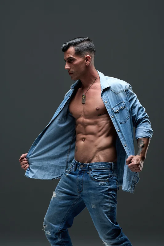 Alberdeluca OnlyFans creator with exclusive content