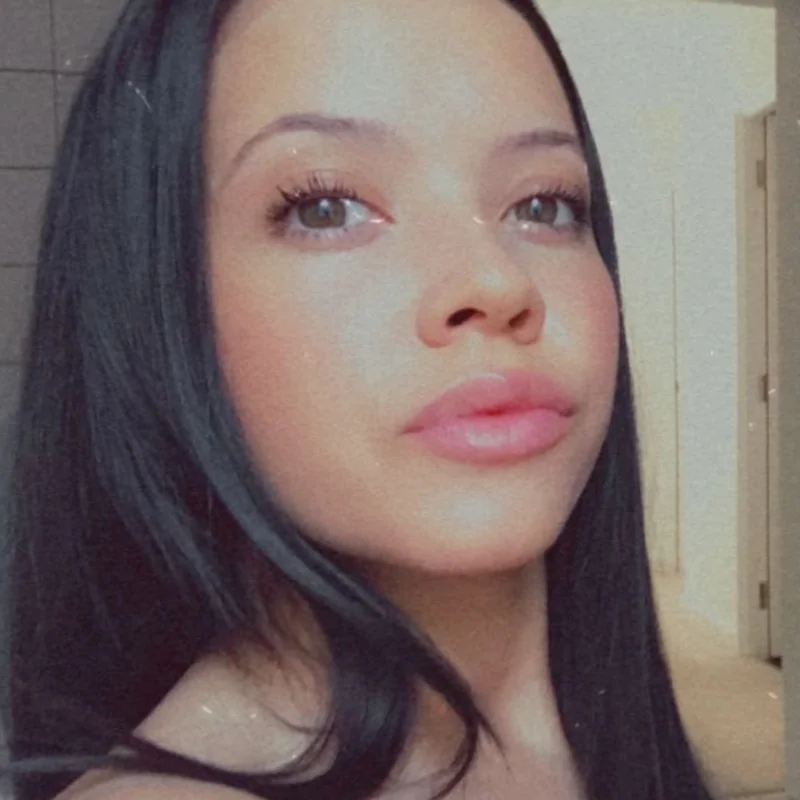 Alexahteen OnlyFans creator offering exclusive content