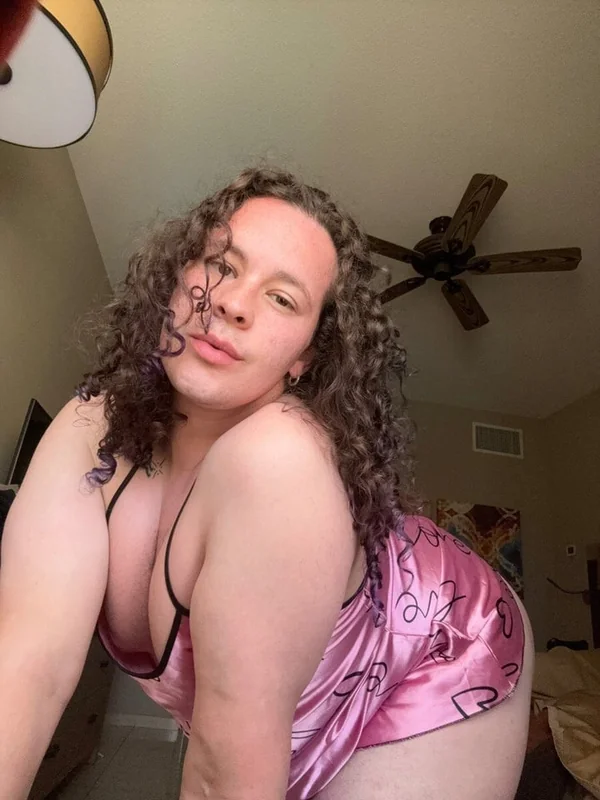 Alexfenna OnlyFans creator showcasing her fun personality