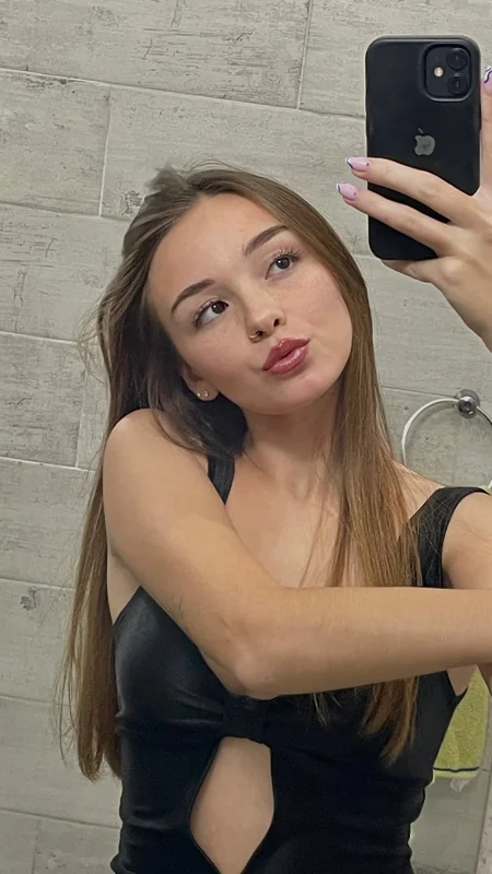 Alexis Gold OnlyFans playful lingerie model