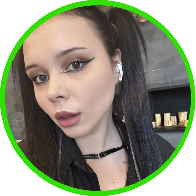 Alice Wood OnlyFans creator with a playful vibe