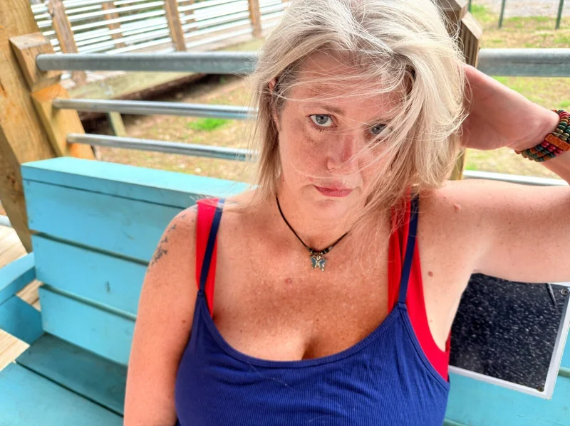 Alice Harlot OnlyFans blonde and busty creator