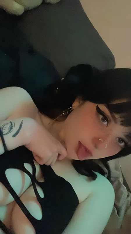 Amakunai OnlyFans attractive creator