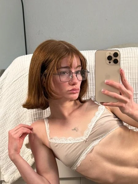 amber.madison.222 OnlyFans creator with glasses