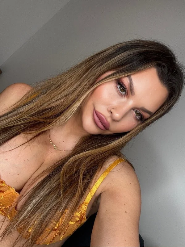 STRAPON MISTRESS MOMMY OnlyFans creator with exclusive content