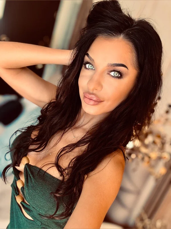 ANISYIA OnlyFans profile picture - Exclusive content creator