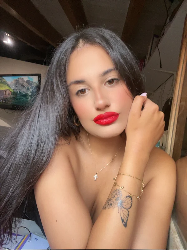 Annaheeer OnlyFans creator with exclusive content