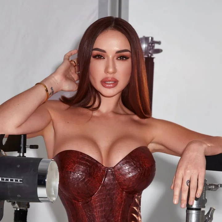 Appolinaria OnlyFans Curvy Glamorous Creator