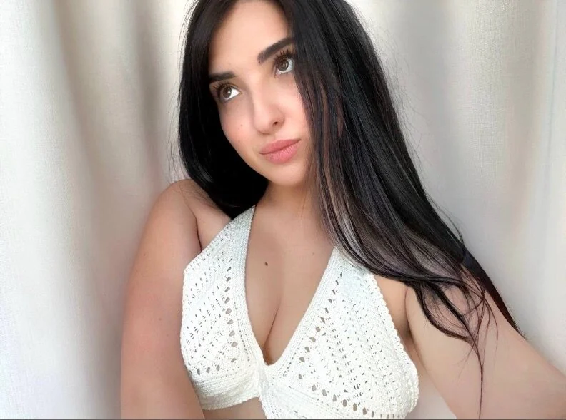 Ariel OnlyFans cheerful creator
