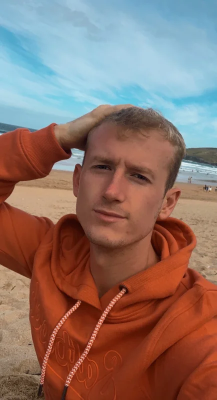 Arlosaur OnlyFans British creator with engaging content.