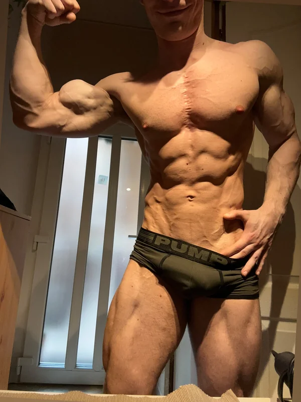ArmzBro OnlyFans hot muscle content