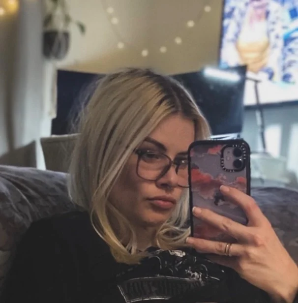 ashkyyy OnlyFans creator with exclusive solo content