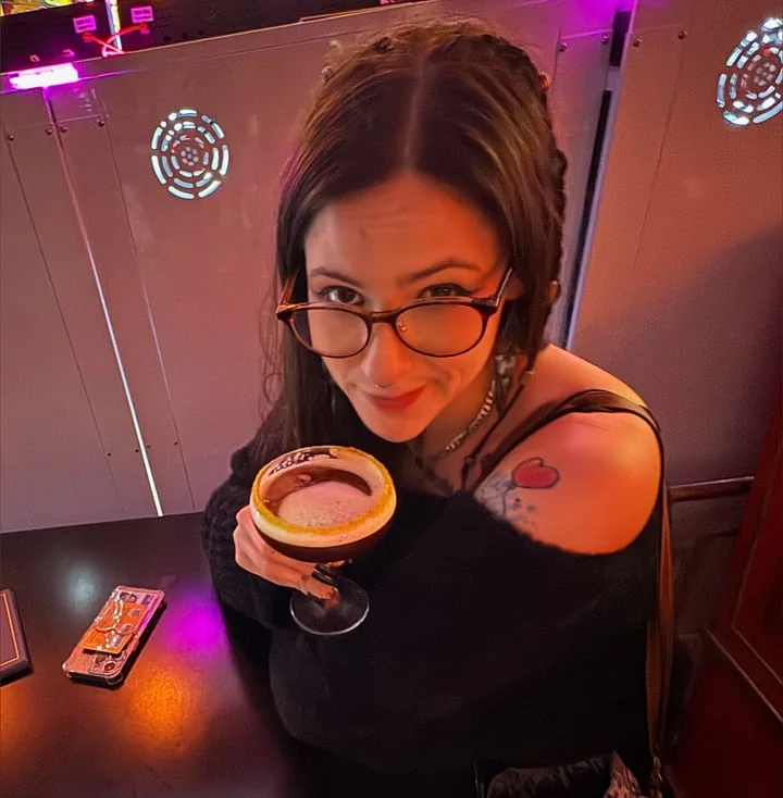 Aura OnlyFans tattooed brunette creator