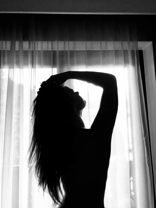 Aura OnlyFans creator with artistic photo content