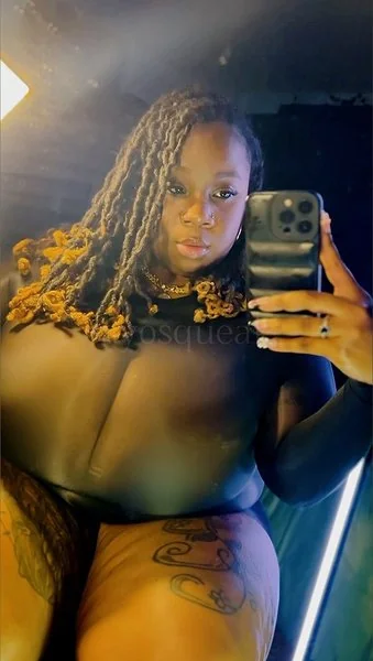 ayosqueak OnlyFans creator with big tits and ass