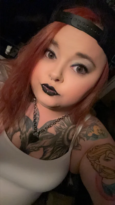 Brat OnlyFans tattooed and pierced creator