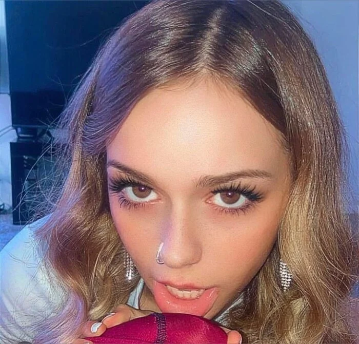 Ma OnlyFans creator with engaging amateur content