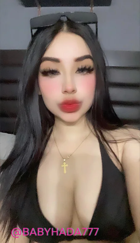 Hada OnlyFans Creator with Blonde and Brunette attributes