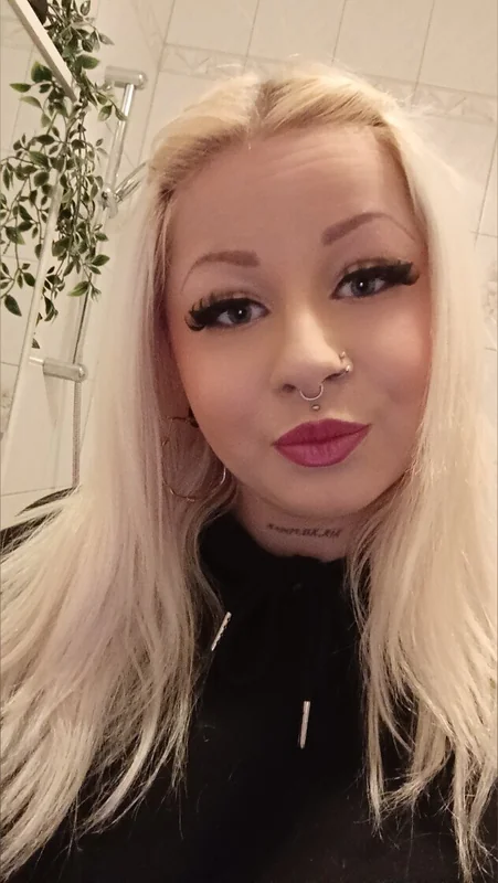 Allywally OnlyFans pierced tattooed creator