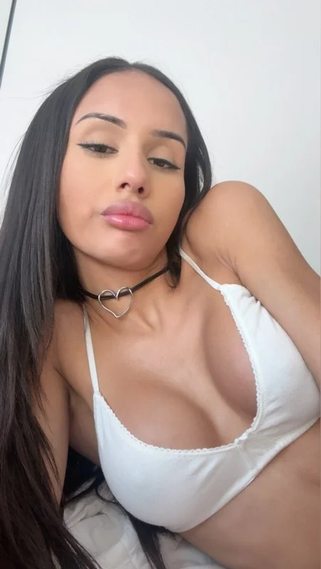 ari OnlyFans creator with exclusive content