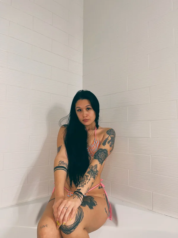 Cakes OnlyFans tattooed creator