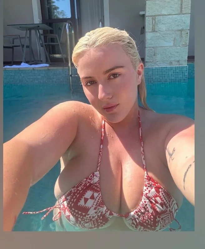 Bambi Cox OnlyFans Blonde Bombshell