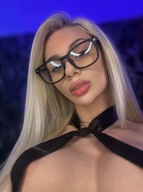 Barbie Kara OnlyFans blonde creator