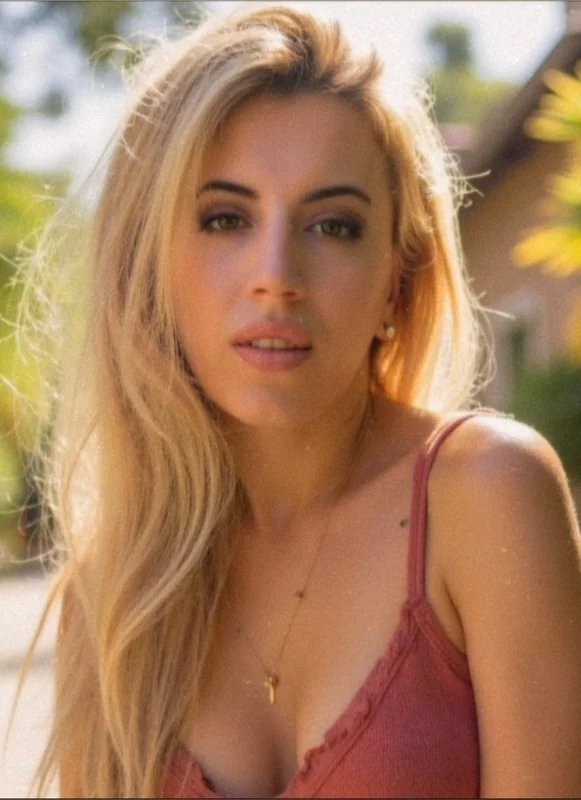 Carolina OnlyFans blonde thicc creator