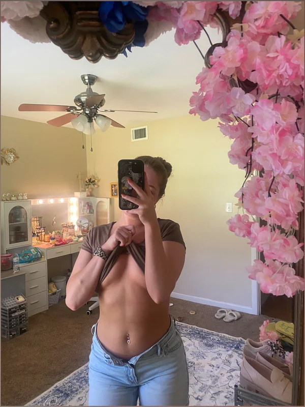Holly✨ OnlyFans small kinky anime girlfriend