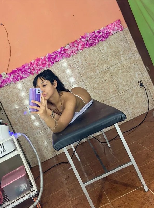 Débora on OnlyFans showcasing her unique content