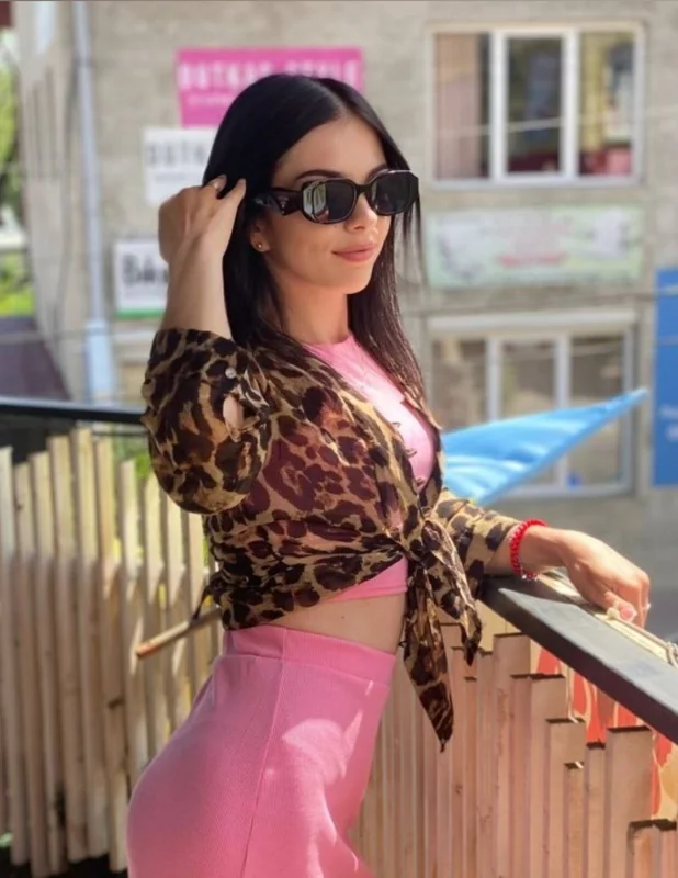 Bella Queen OnlyFans creator with exclusive content