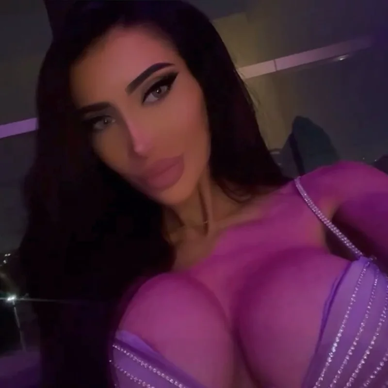 Bellacandela OnlyFans traveler and content creator