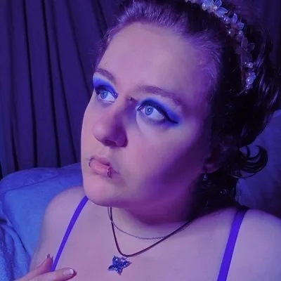 Belle OnlyFans creator with exclusive content