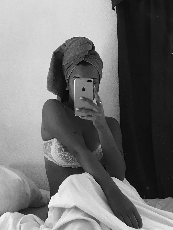 B OnlyFans creator with minimalist video content