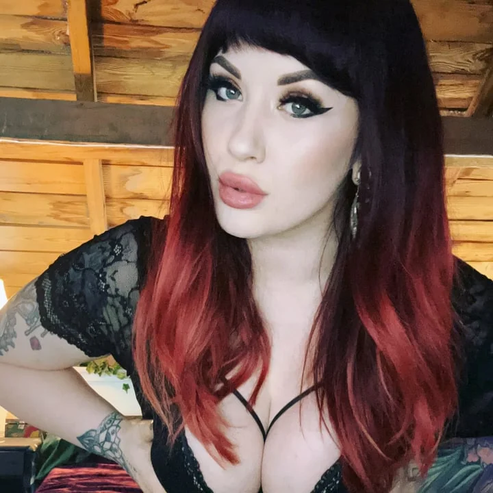 Anyanca Von Teese OnlyFans Curvy Tattoo'd Redhead