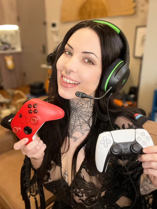Betty Clark OnlyFans profile picture - gothic gamer girl
