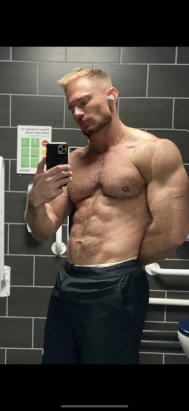 Bigvikingxxl OnlyFans big muscle hairy man