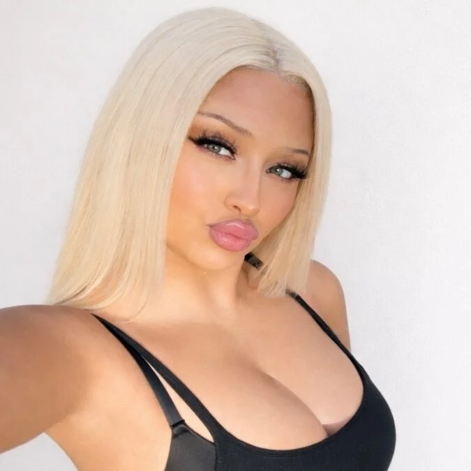 Bimbobrookelle OnlyFans UK creator with perfect toes