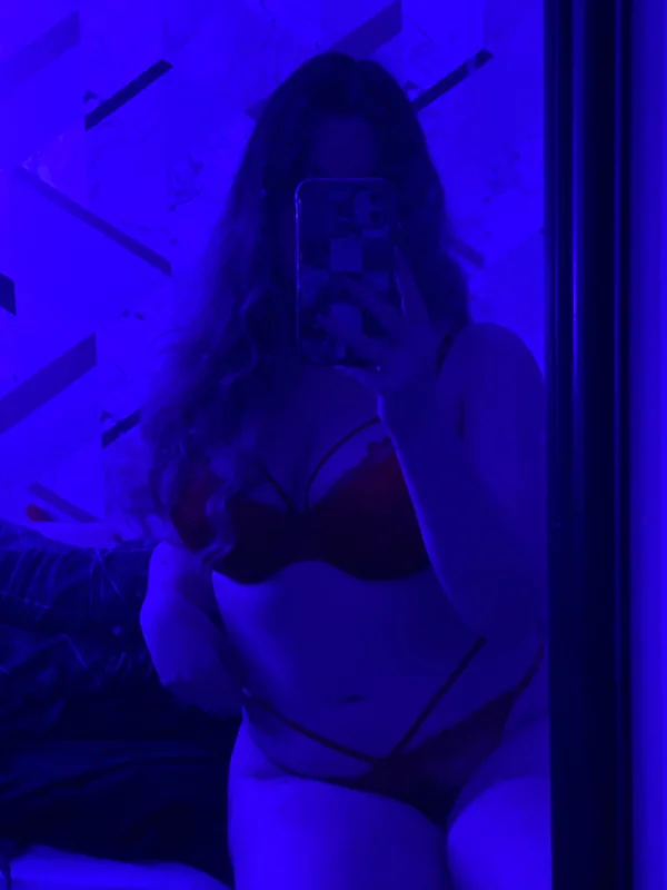 Bitxxhasssh0e OnlyFans creator showcasing her body