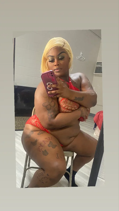 Deep throat Lil Pussy OnlyFans tattooed creator