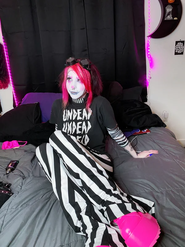 blade bloodlust OnlyFans androgynous goth model