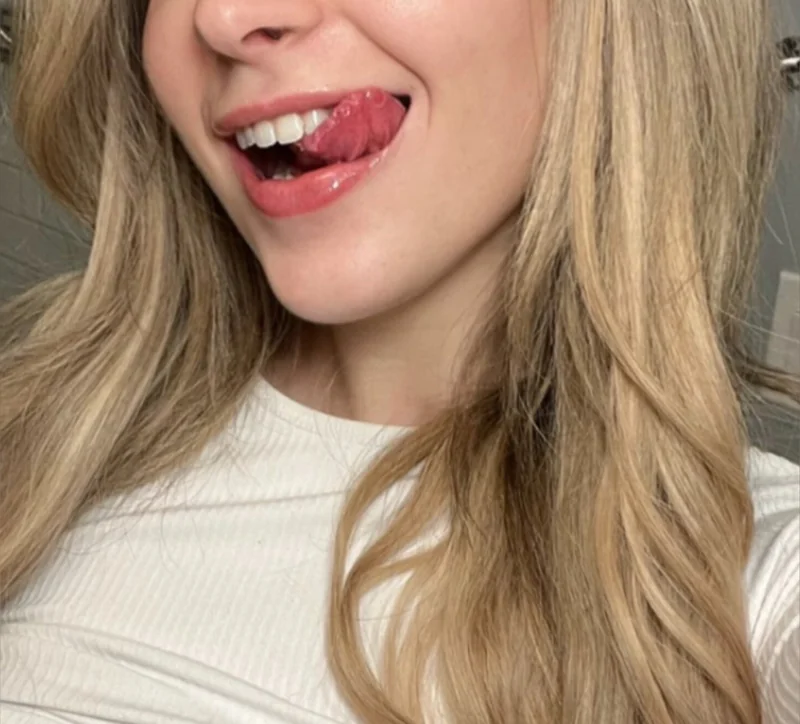 blondeybarbie OnlyFans all natural creator