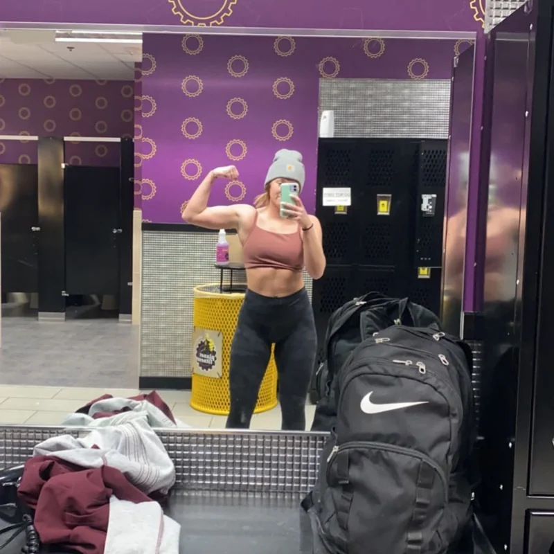 AJ OnlyFans creator showcasing her muscles