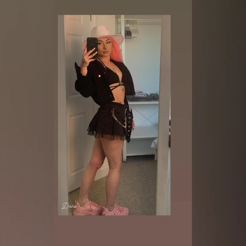 Bluemooncandy OnlyFans creator with tattooed attributes.